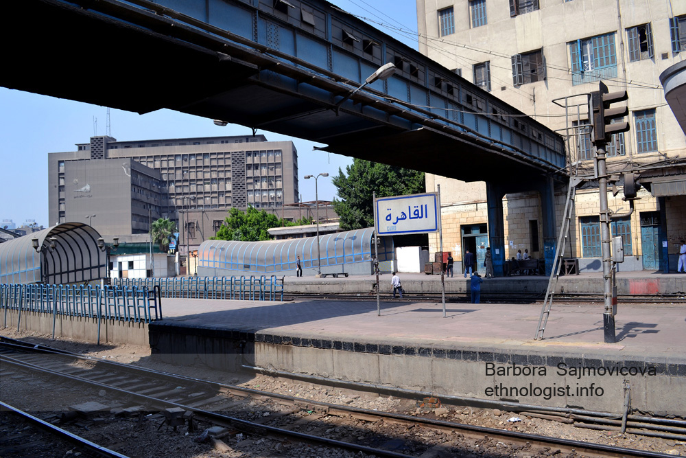 The train station Ramses in Cairo. In this photo you can see the table with Al-Qáhira. Photo: Barbora Sajmovicova, 2011, Nikon D3100.