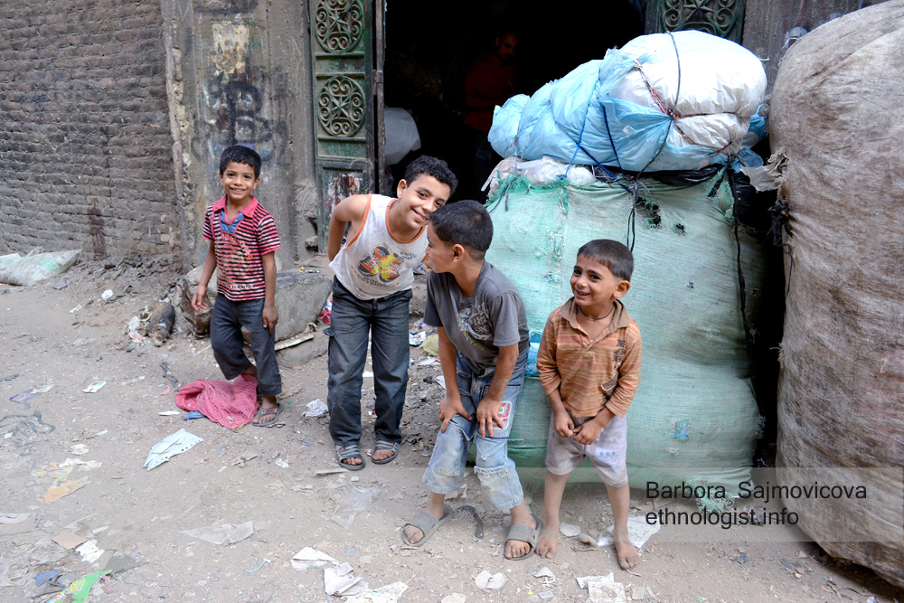 Děti sběračů odpadků. Káhira, říjen 2011, foto: Barbora Šajmovičová.