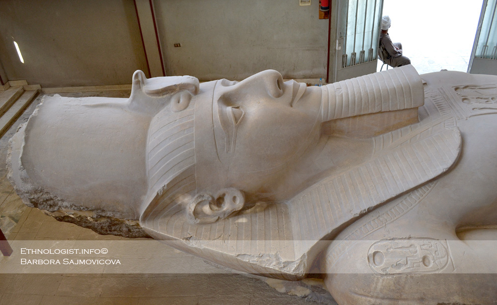 Socha Ramesse II. v Memfisu. Foto: Barbora Šajmovičová, 2011. 