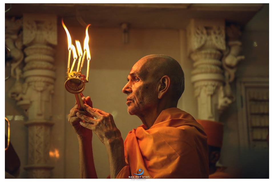 Významný guru Mahant Swami při modlitbě. Foto: Navjyot Vyas