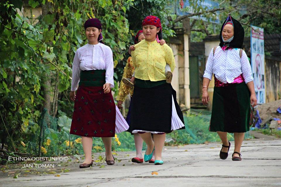 Tradičně oděné ženy v Ha Giangu. Foto: Jan Toman, Vietnam.