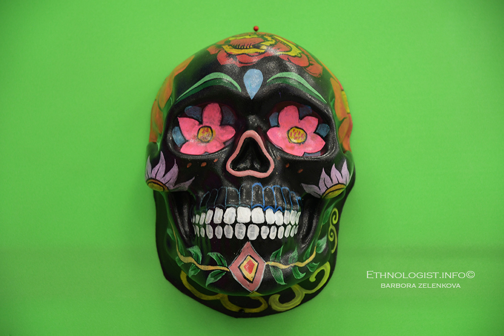 The human skull and its jaws surrounded by vegetation was already a symbol of the eternal cycle of the life and death of the ancient Aztecs. Photo: Barbora Zelenkova, London, 2018, Nikon D500.